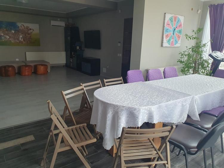 Casă individuală cu 10 camere cu Canalizare în Exterior Vest