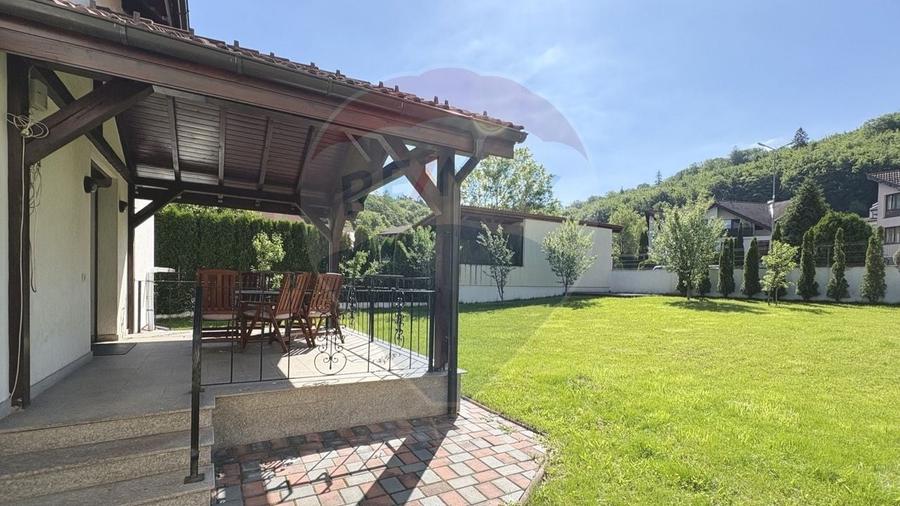 Casă individuală cu 4 camere cu Teren 742 Mp în Noua