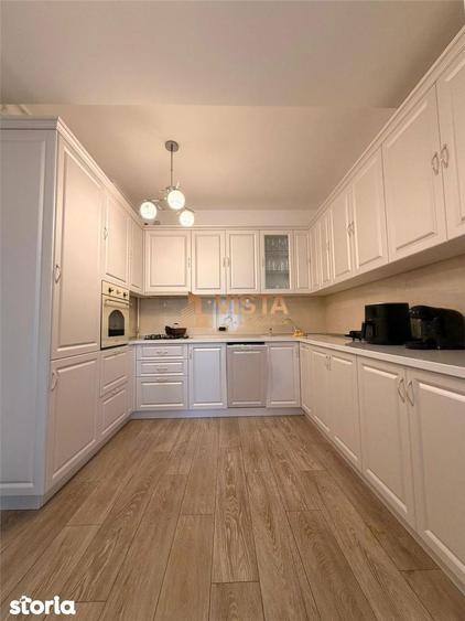 Apartament cu 3 camere, mobilat în Tractorul