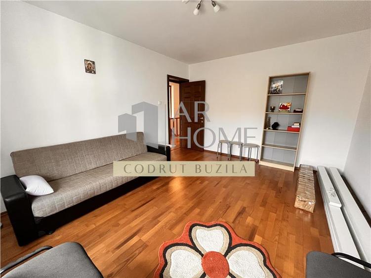 Casă individuală cu 5 camere cu Teren 300 Mp în Sud