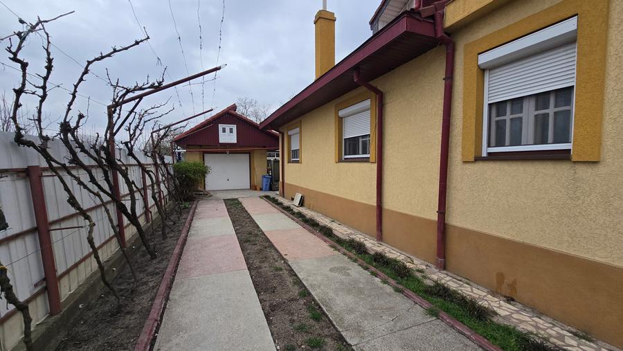 Casă individuală cu 5 camere cu Garaj în Petrești