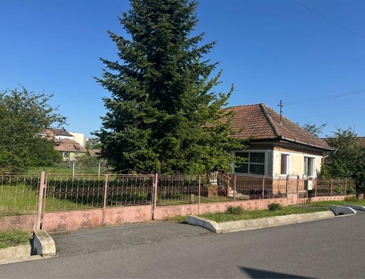 Casă cu 2 camere cu Teren 1000 Mp în Iernut