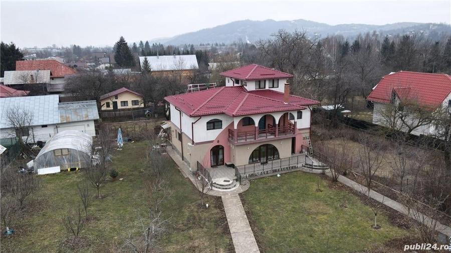 Casă cu 6 camere cu Teren 1412 Mp în Breaza de Sus