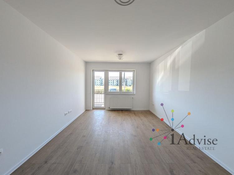 Apartament cu 3 camere decomandat în Tractorul
