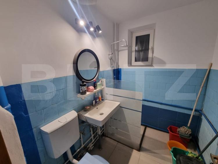 Apartament cu 3 camere semidecomandat în Calea București