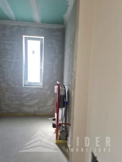 Duplex cu 4 camere cu Canalizare în Florești