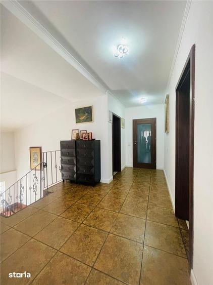 Casă cu 5 camere cu Teren 233 Mp în Central