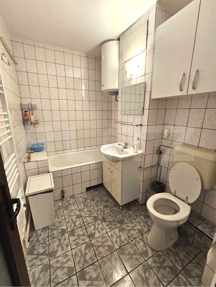 Apartament cu 2 camere decomandat în Tractorul