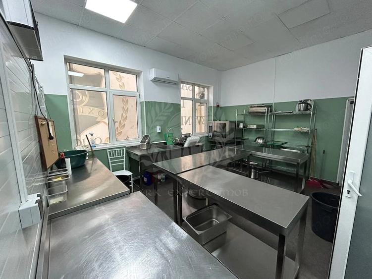Spațiu comercial, de 1,000 mp, în Central