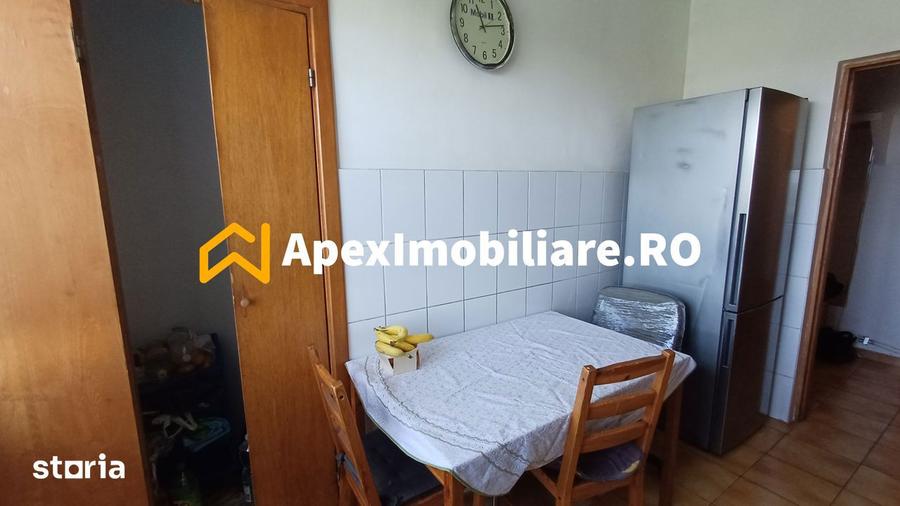 Apartament cu 3 camere decomandat, mobilat în Berceni