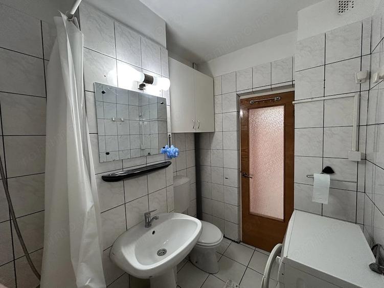 Apartament cu 2 camere decomandat în Intim