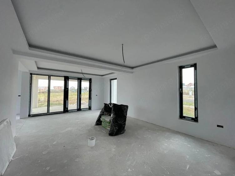 Casă cu 5 camere cu Teren 599 Mp în Giarmata