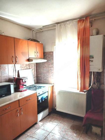 Apartament cu 3 camere decomandat în Confecții