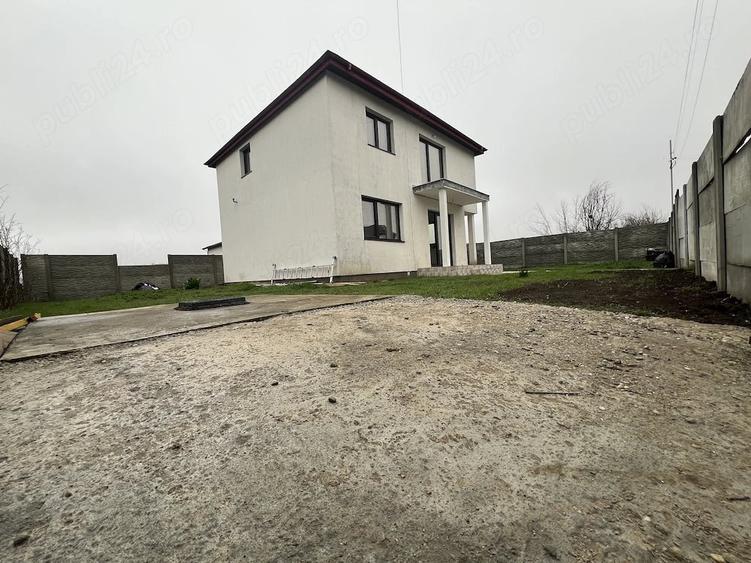 Casă cu 4 camere cu Teren 344 Mp în Berceni