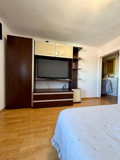 Garsonieră decomandată în Far