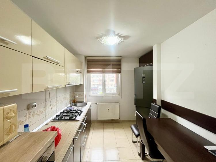 Apartament cu 3 camere decomandat, mobilat în Dacia