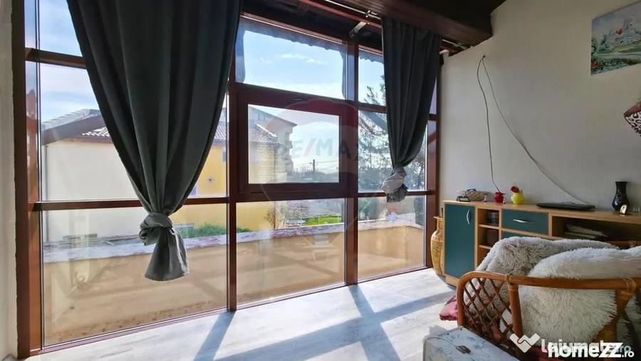 Casă cu 7 camere cu Teren 350 Mp în Lacul Morii