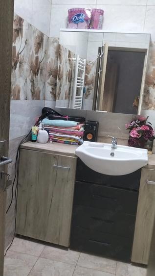 Apartament cu 2 camere decomandat în Lazu