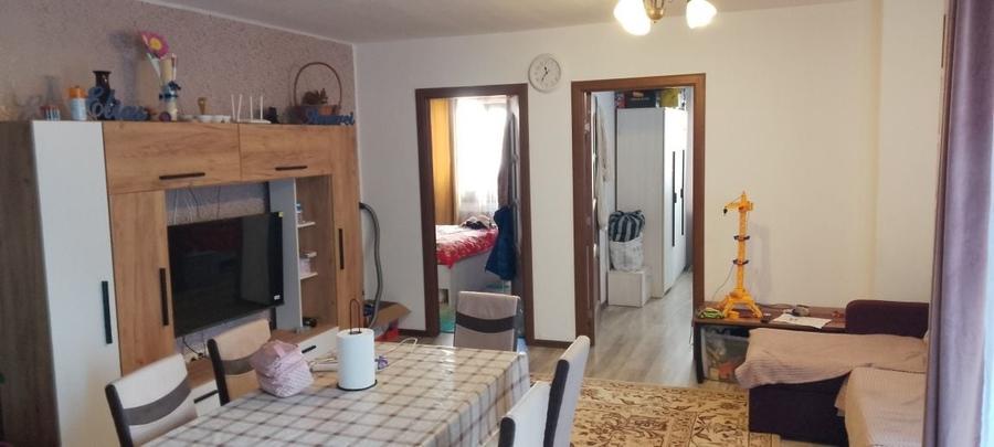 Apartament cu 3 camere semidecomandat în Florești