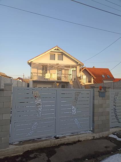 Casă individuală cu 6 camere cu Canalizare în Chichiș