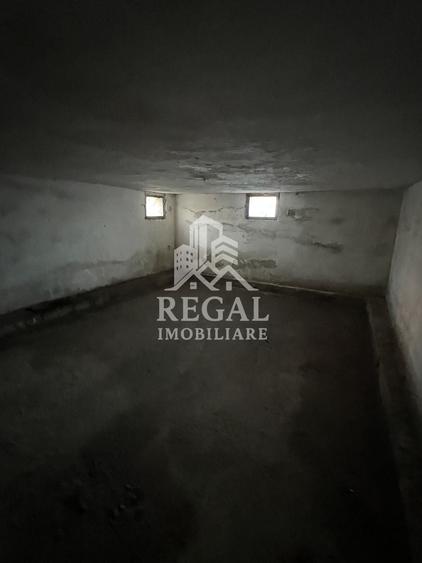 Casă individuală cu 8 camere cu Canalizare în Boș
