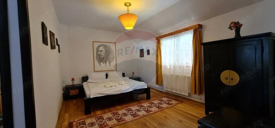 Casă cu 16 camere cu Teren 417 Mp în Bazna