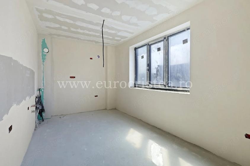 Apartament cu 3 camere decomandat în Mangalia