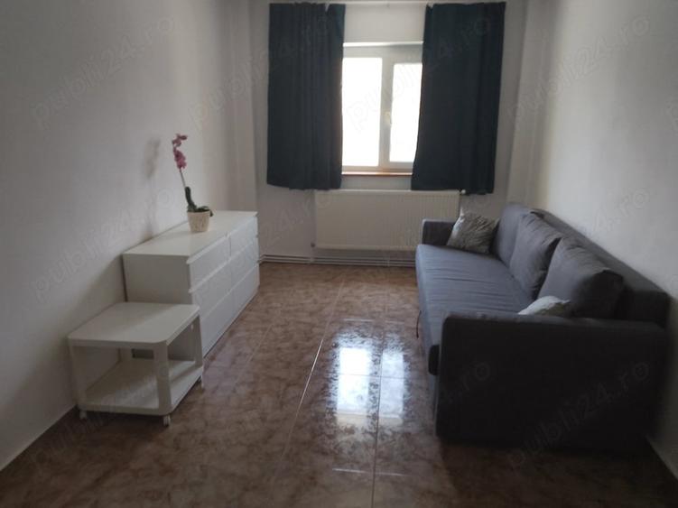 Apartament cu 4 camere semidecomandat în Timpuri Noi
