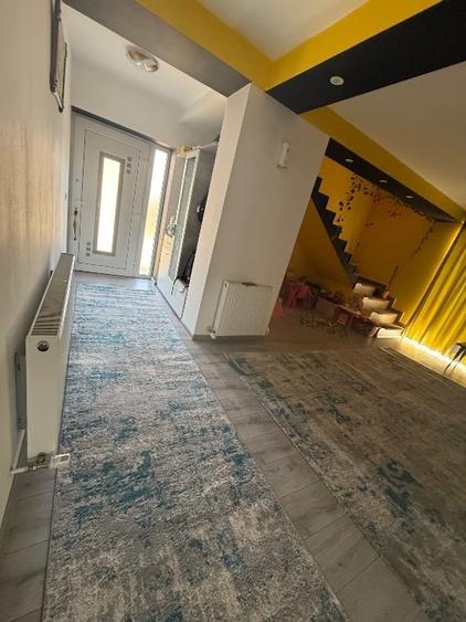 Casă individuală cu 3 camere cu Canalizare în Central