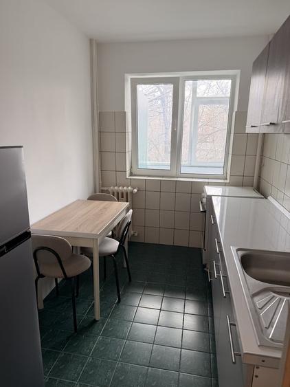 Apartament cu 2 camere semidecomandat, mobilat în Alexandru Obregia