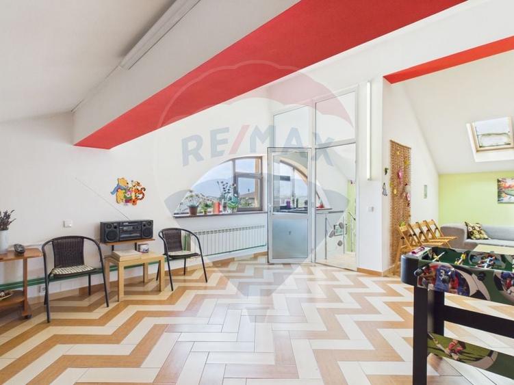 Casă cu 6 camere cu Teren 1226 Mp în Central