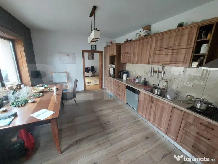 Casă cu 7 camere cu Teren 900 Mp în Săcele