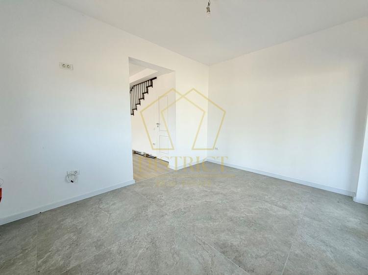 Duplex cu 5 camere cu Canalizare în Ghiroda