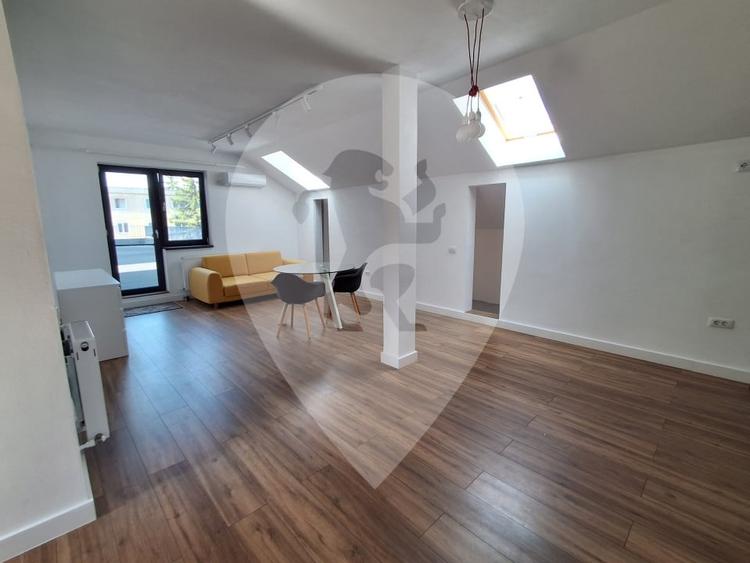 Apartament cu 3 camere decomandat în Florilor