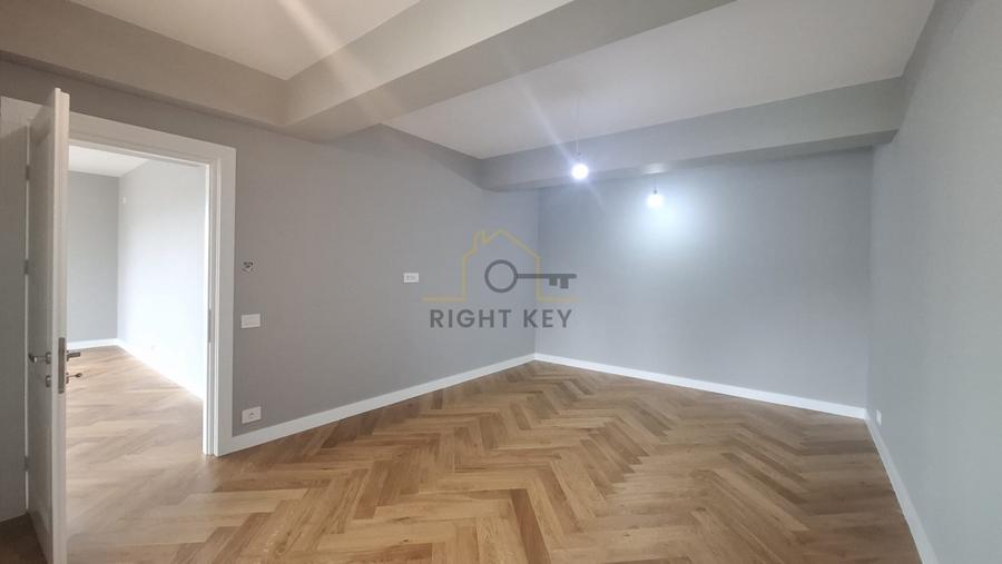 Apartament cu 3 camere decomandat în Băneasa