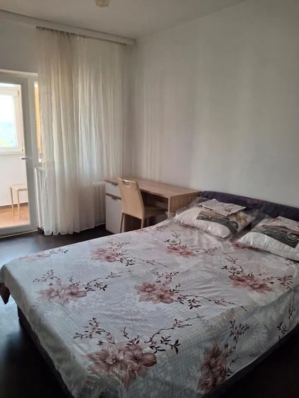 Apartament cu 3 camere decomandat în Bd. Independenței