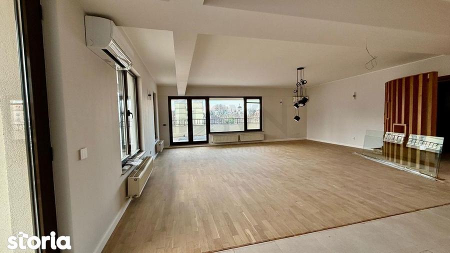 Apartament cu 4 camere în Clucerului
