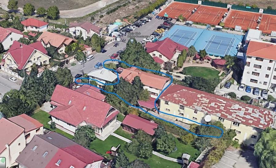 Casă cu 4 camere decomandat în Central