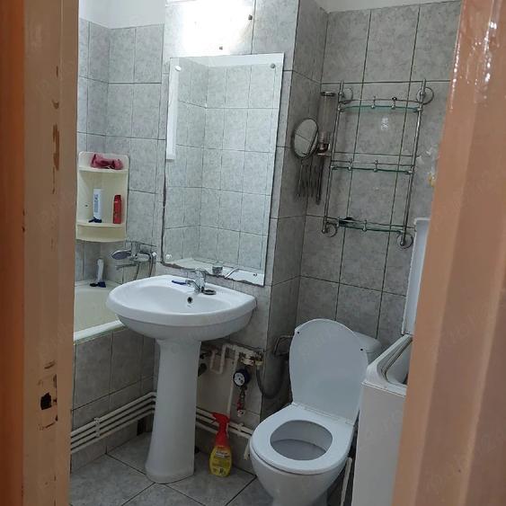 Apartament cu 2 camere decomandat în Războieni