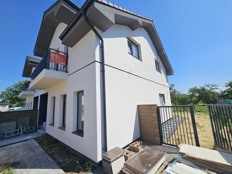 Duplex cu 4 camere cu Canalizare în Moșnița Veche