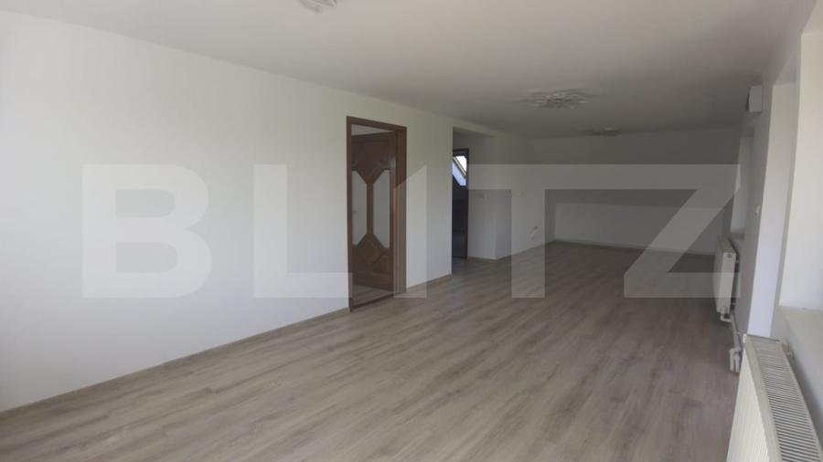 Casă individuală cu 6 camere cu Canalizare în Holboca