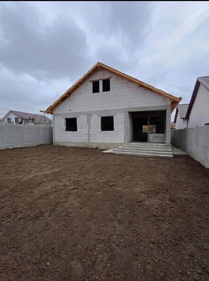 Casă cu Teren 470 Mp în Central