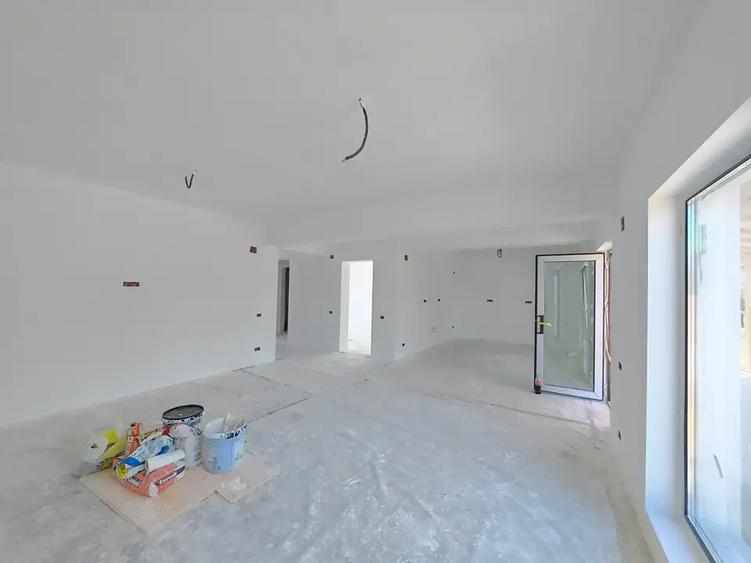 Casă cu 4 camere cu Teren 400 Mp în Crevedia