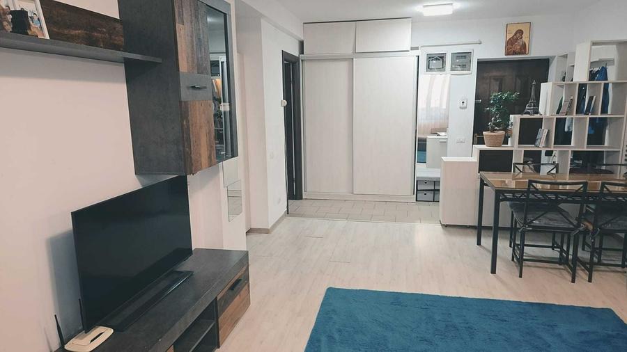 Apartament cu 2 camere semidecomandat, mobilat în Central