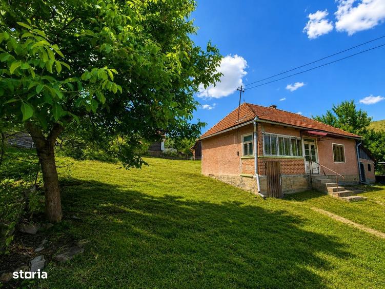 Casă cu 2 camere cu Teren 2100 Mp în Poian