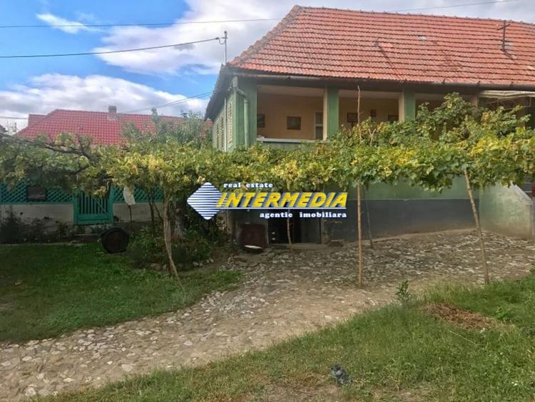 Casă individuală cu 3 camere cu Teren 1300 Mp în Cricău