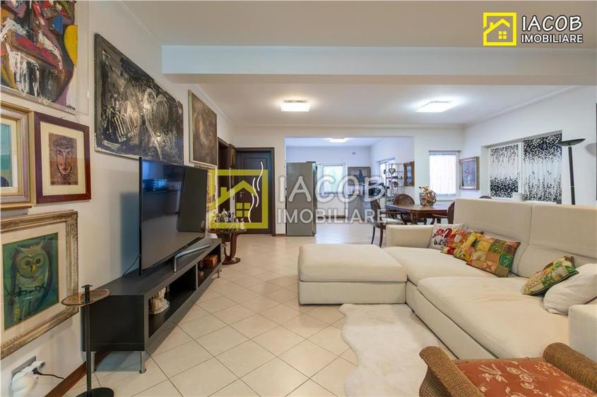 Apartament cu 4 camere decomandat, mobilat în 9 Mai