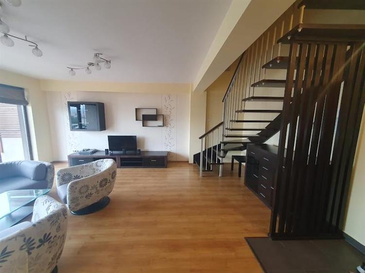 Apartament cu 4 camere decomandat, mobilat în Tudor