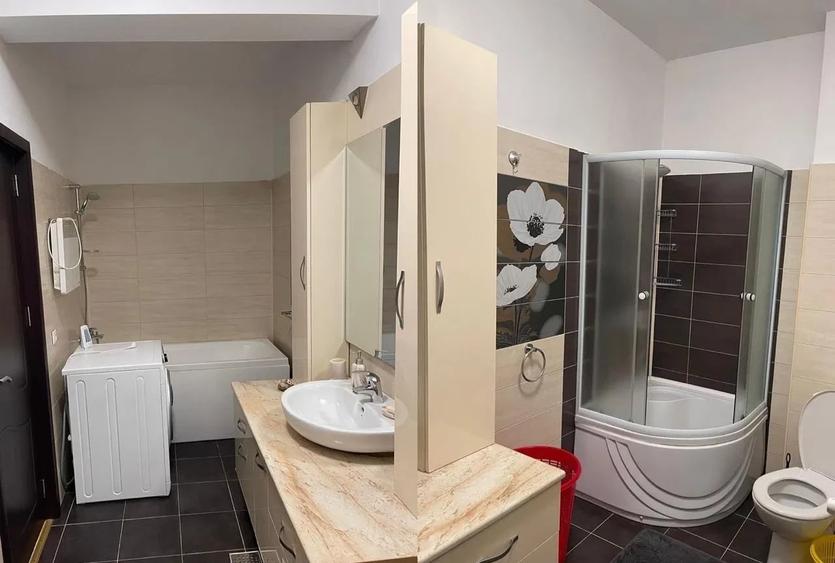 Apartament cu 3 camere decomandat, mobilat în Regie