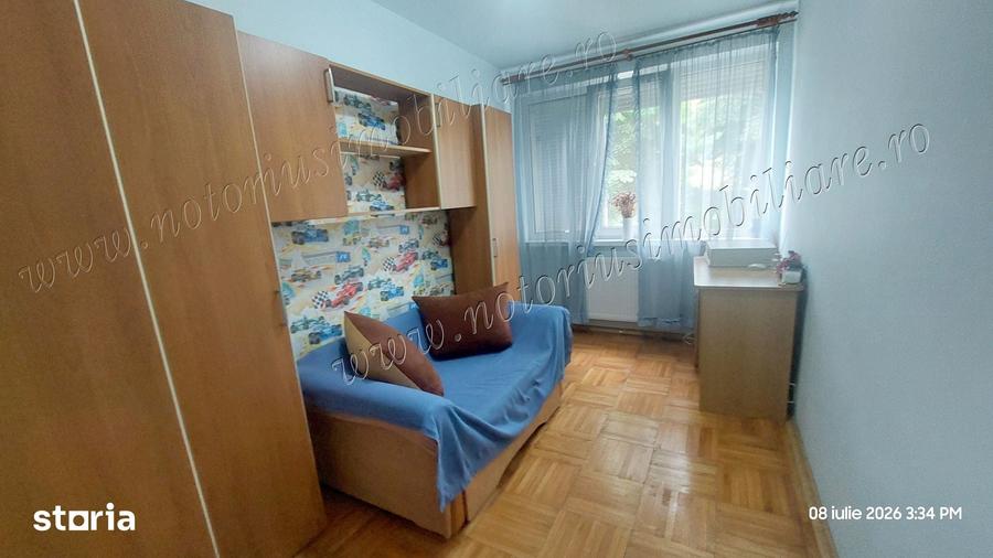 Apartament cu 3 camere semidecomandat în Est
